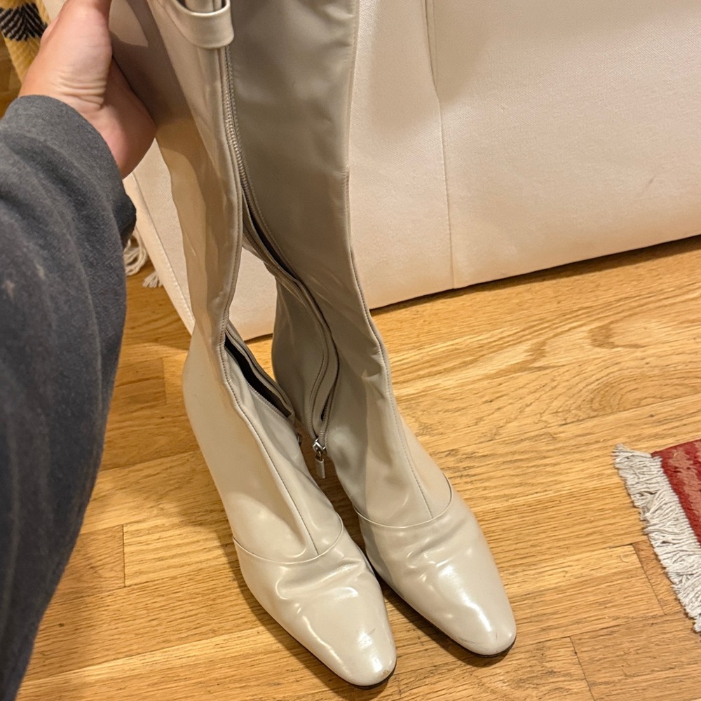 Louis Vuitton Cream Heeled Boots - Picture 4 of 4